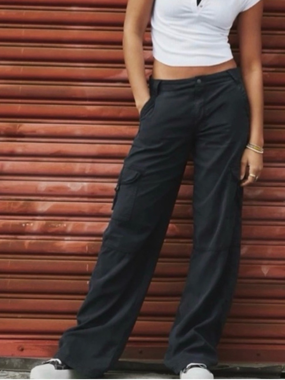 American Eagle Outfitters Dreamy Drape Black Wide-Leg Cargo Pants (short/petite)